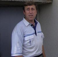 Чоловік у Літині «розфарбував» свою хату кришечками від пластикових пляшок, фото №2 на сайті 20minut.ua