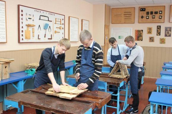 Комп'ютери, пісочниці і спортзали: освіта Комп'ютери, пісочниці і спортзали: освіта