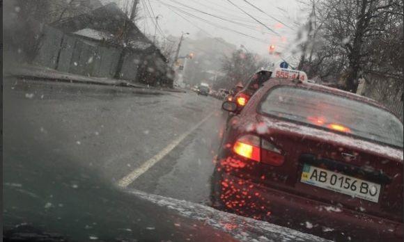 Перші наслідки снігопаду. Вінниця зупинилась в заторах, фото №1 на сайті 20minut.ua