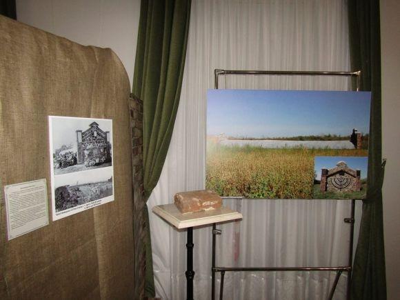 «Ще одна цеглина в стіні». В Вінниці відкрилася унікальна виставка на сайті 20minut.ua «Ще одна цеглина в стіні». В Вінниці відкрилася унікальна виставка, фото №1 на сайті 20minut.ua