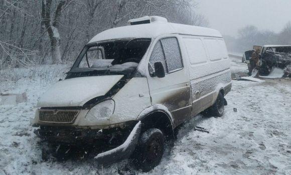На Дунаєвеччині зіткнулися два буси: пасажирів витягували рятувальники на сайті vsim.ua На Дунаєвеччині зіткнулися два буси: пасажирів витягували рятувальники, фото №1 на сайті vsim.ua