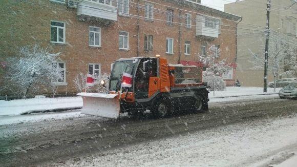 Міні-трактори та машини універсал вже на дорогах. Як Вінницю чистять від снігу, фото №1 на сайті 20minut.ua