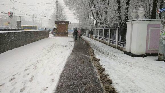 Міні-трактори та машини універсал вже на дорогах. Як Вінницю чистять від снігу, фото №2 на сайті 20minut.ua
