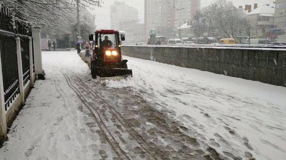 Міні-трактори та машини універсал вже на дорогах. Як Вінницю чистять від снігу, фото №3 на сайті 20minut.ua