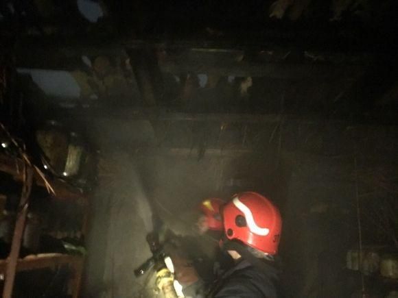 У Хмельницькому вночі полум'ям охопило житловий будинок, фото №1 на сайті vsim.ua