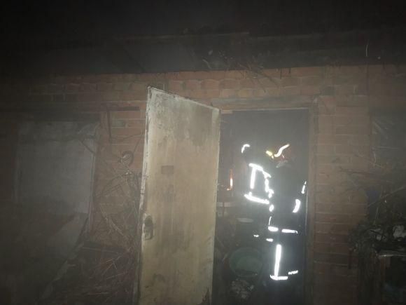 У Хмельницькому вночі полум'ям охопило житловий будинок, фото №3 на сайті vsim.ua