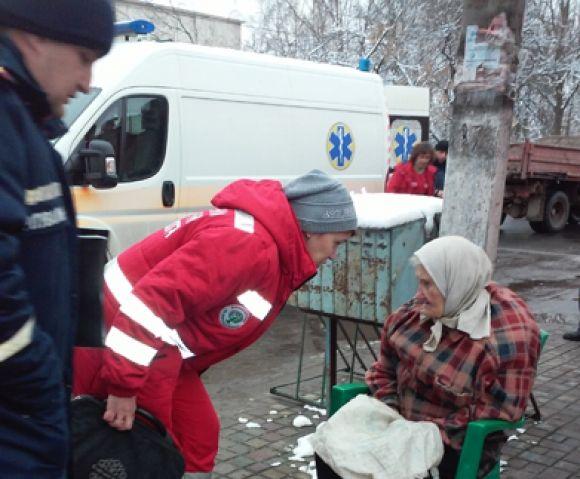 91-річна мешканка Деражні ледь не згоріла у власному будинку. Жінку врятували сусіди, фото №1 на сайті vsim.ua