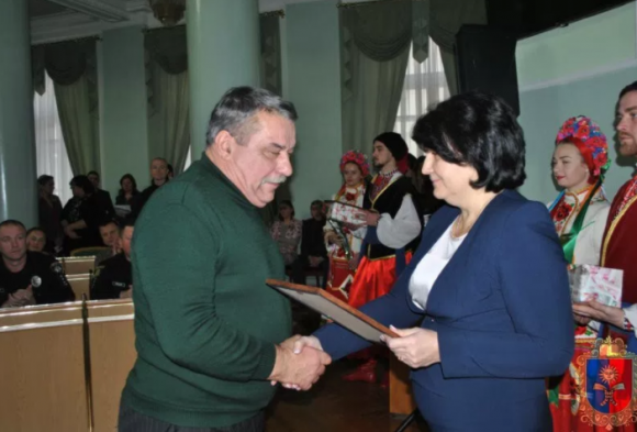 Хмельницькі волонтери отримали відзнаки за свою діяльність на сайті vsim.ua Хмельницькі волонтери отримали відзнаки за свою діяльність, фото №3 на сайті vsim.ua