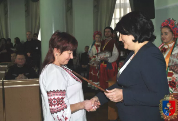 Хмельницькі волонтери отримали відзнаки за свою діяльність на сайті vsim.ua Хмельницькі волонтери отримали відзнаки за свою діяльність, фото №1 на сайті vsim.ua