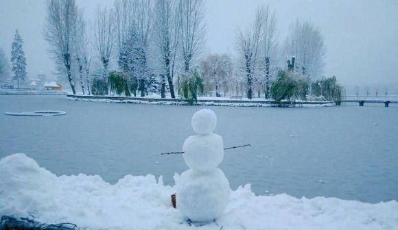Тернополяни радіють зимі і масово ліплять сніговиків на сайті 20minut.ua Тернополяни радіють зимі і масово ліплять сніговиків, фото №3 на сайті 20minut.ua
