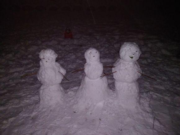 Тернополяни радіють зимі і масово ліплять сніговиків на сайті 20minut.ua Тернополяни радіють зимі і масово ліплять сніговиків, фото №1 на сайті 20minut.ua