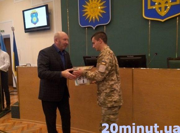 Військовослужбовців Кам’янця привітали з нагоди Дня Збройних сил України на сайті 20minut.ua Військовослужбовців Кам’янця привітали з нагоди Дня Збройних сил України, фото №3 на сайті 20minut.ua