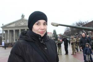 На Театральному майдані військові показали справжні гармати на сайті 20minut.ua На Театральному майдані військові показали справжні гармати, фото №1 на сайті 20minut.ua