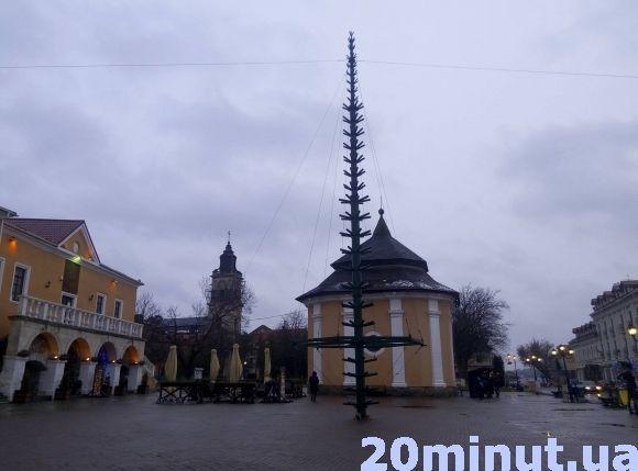 У Кам’янці почали встановлювати головну ялинку на сайті 20minut.ua У Кам’янці почали встановлювати головну ялинку, фото №1 на сайті 20minut.ua