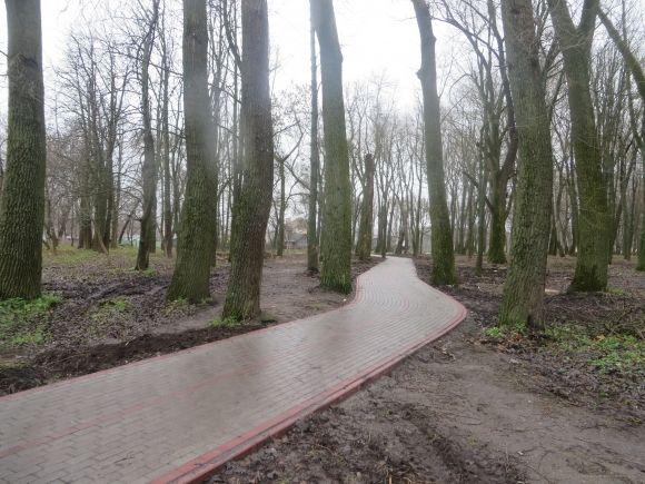 Велосипедна доріжка у парку Чекмана перетворилась у пішохідну, фото №1 на сайті vsim.ua