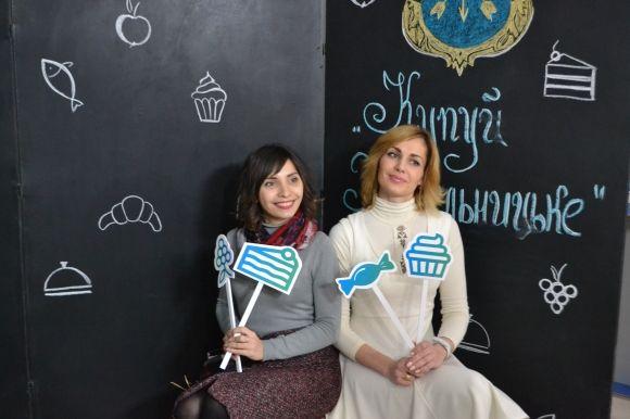 Сир, ковбаска і торти: що і за скільки продають на ярмарку хмельницьких виробників на сайті vsim.ua Сир, ковбаска і торти: що і за скільки продають на ярмарку хмельницьких виробників, фото №29 на сайті vsim.ua