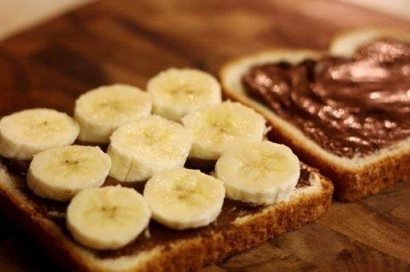 Блаженство на сніданок: як приготувати бананово-шоколадні тости на сайті vsim.ua Блаженство на сніданок: як приготувати бананово-шоколадні тости, фото №1 на сайті vsim.ua