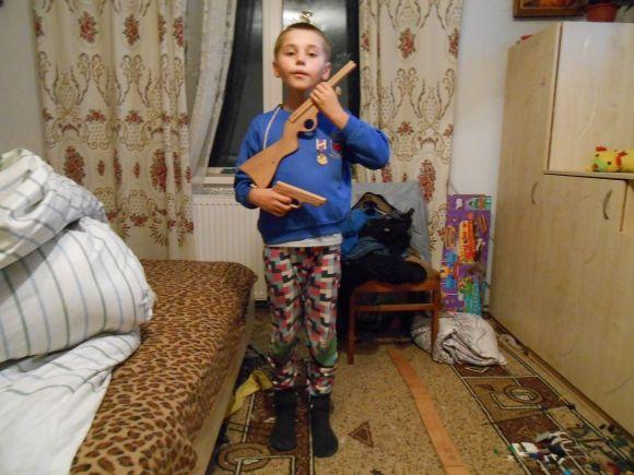 Син кіборга сам моделює і самокати, і навіть гармати, фото №2 на сайті 20minut.ua