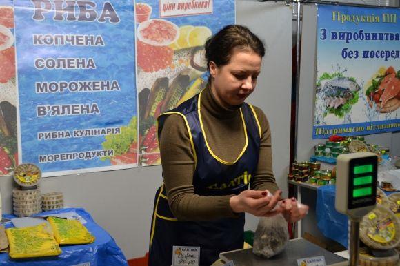 Сир, ковбаска і торти: що і за скільки продають на ярмарку хмельницьких виробників на сайті vsim.ua Сир, ковбаска і торти: що і за скільки продають на ярмарку хмельницьких виробників, фото №25 на сайті vsim.ua
