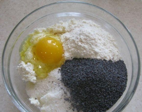 Смачний і швидкий сніданок: як приготувати cирники з маком, фото №1 на сайті vsim.ua