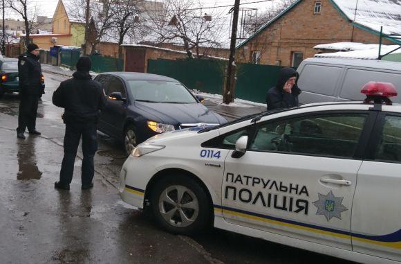 Новини Вінниці - фото з «Прикриття» чи нахабність? Чому поліцейські ховаються від людей за «лівими» номерами «Прикриття» чи нахабність? Чому поліцейські ховаються від людей за «лівими» номерами, фото №3 на сайті 20minut.ua