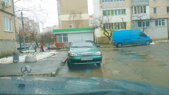 Новини Вінниці - фото з «Прикриття» чи нахабність? Чому поліцейські ховаються від людей за «лівими» номерами «Прикриття» чи нахабність? Чому поліцейські ховаються від людей за «лівими» номерами, фото №6 на сайті 20minut.ua