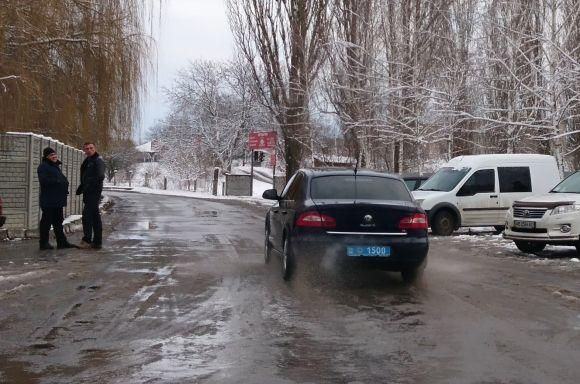 Новини Вінниці - фото з «Прикриття» чи нахабність? Чому поліцейські ховаються від людей за «лівими» номерами «Прикриття» чи нахабність? Чому поліцейські ховаються від людей за «лівими» номерами, фото №5 на сайті 20minut.ua