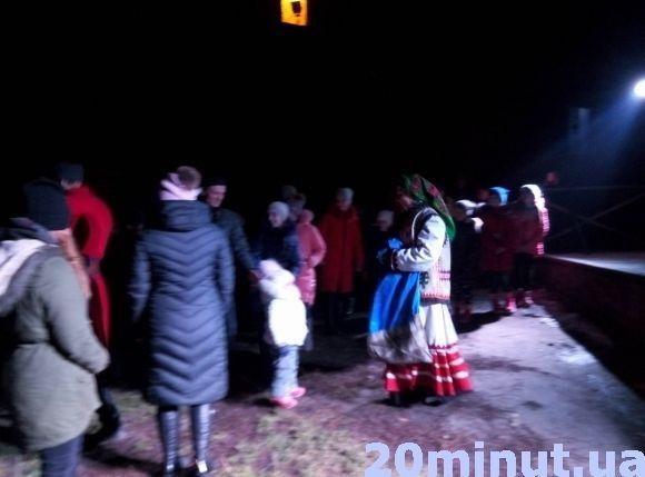 У Кам’янці провели театральні розваги на тему Андріївських вечорниць на сайті 20minut.ua У Кам’янці провели театральні розваги на тему Андріївських вечорниць, фото №5 на сайті 20minut.ua