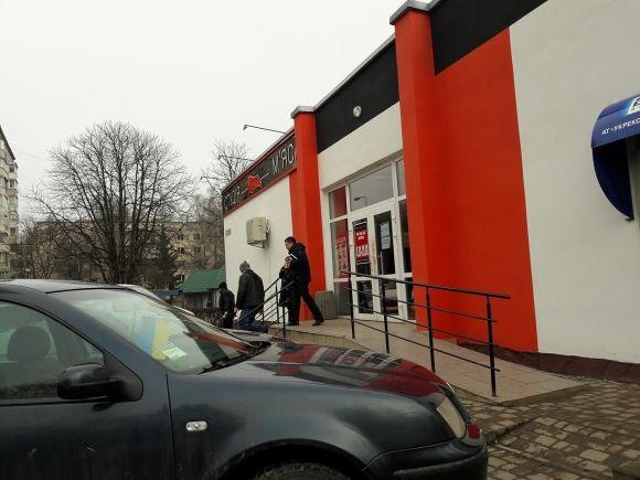 На «Східному» обікрали магазин м’ясокомбінату, фото №1 на сайті 20minut.ua