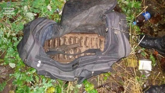 На Грушевського спіймали злодіїв, які несли на спині огорожу на сайті 20minut.ua На Грушевського спіймали злодіїв, які несли на спині огорожу, фото №1 на сайті 20minut.ua