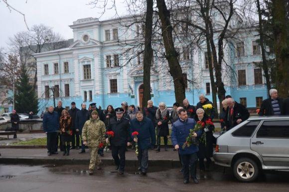 Покладання квітів і мітинг скорботи – у Житомирі вшанували учасників ліквідації наслідків аварії на Чорнобильські АЕС на сайті 20minut.ua Покладання квітів і мітинг скорботи – у Житомирі вшанували учасників ліквідації наслідків аварії на Чорнобильські АЕС, фото №1 на сайті 20minut.ua