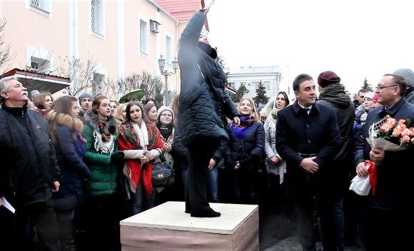 Тисяча людей співали «Щедрик» біля пам’ятника Шевченку, фото №4 на сайті 20minut.ua