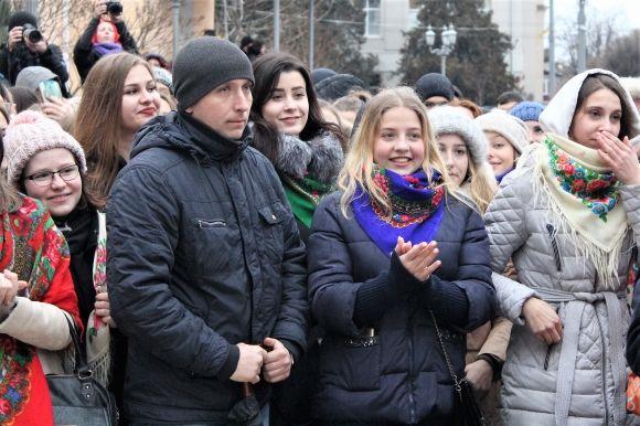 Тисяча людей співали «Щедрик» біля пам’ятника Шевченку, фото №3 на сайті 20minut.ua