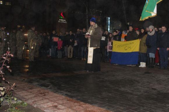 Марш націоналістів та флешмоб «Хто не скаче, той москаль». У Вінниці зупинявся Потяг Єднання, фото №2 на сайті 20minut.ua