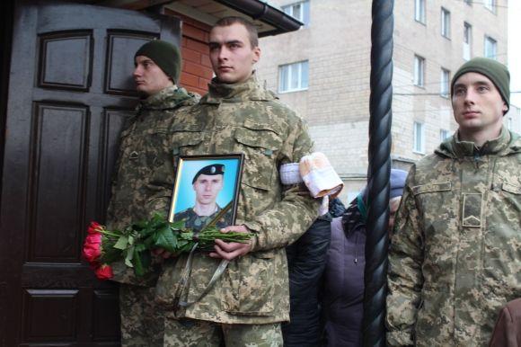 Снайпер промахнувся, але куля зрекошетила. Як загинув розвідник з Вінниці на сайті 20minut.ua Снайпер промахнувся, але куля зрекошетила. Як загинув розвідник з Вінниці, фото №2 на сайті 20minut.ua
