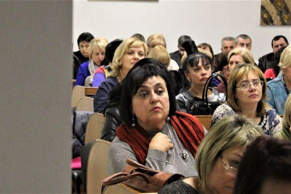 Бюджет-2018: вінничан цікавлять ремонти доріг та побудова шкіл на сайті 20minut.ua Бюджет-2018: вінничан цікавлять ремонти доріг та побудова шкіл, фото №1 на сайті 20minut.ua