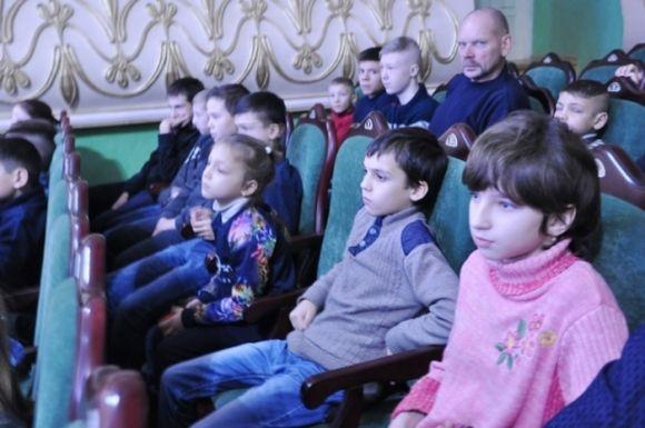 До Дня святого Миколая діти Житомирщини переглянули театральну виставу на сайті 20minut.ua До Дня святого Миколая діти Житомирщини переглянули театральну виставу, фото №1 на сайті 20minut.ua