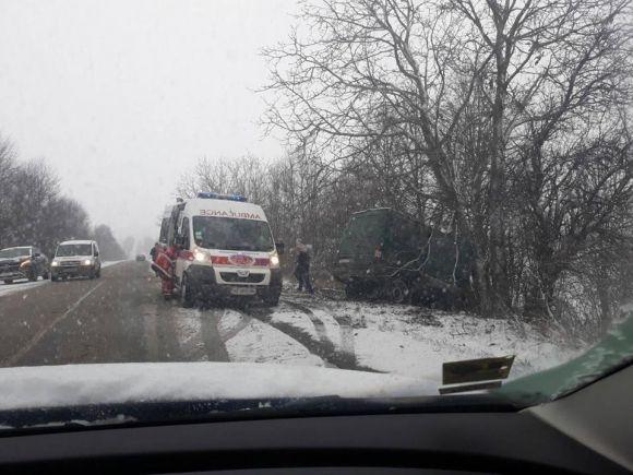 Сніг та ожеледиця цієї доби стали причиною низки ДТП на Вінниччині, фото №2 на сайті 20minut.ua