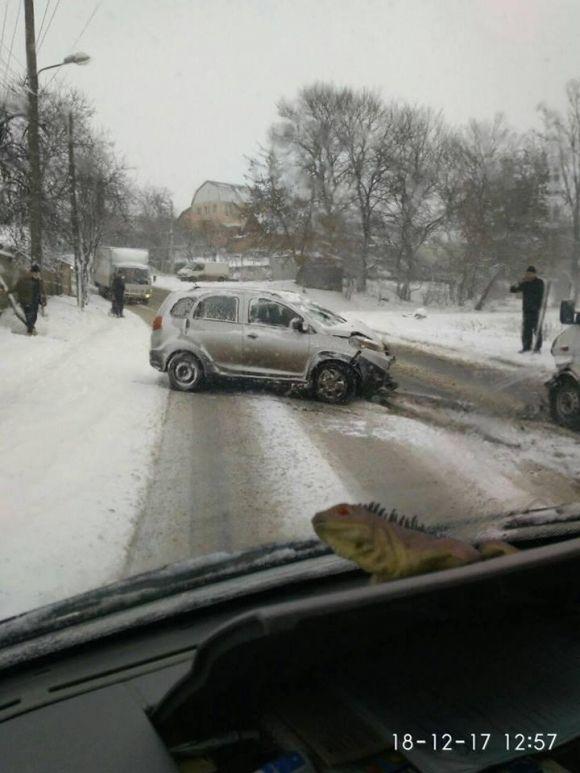 Сніг та ожеледиця цієї доби стали причиною низки ДТП на Вінниччині, фото №5 на сайті 20minut.ua