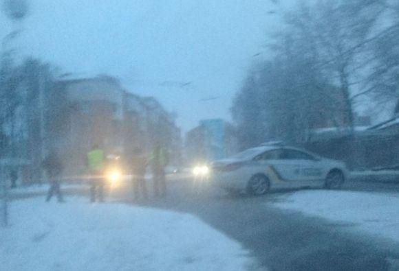 На Коріатовичів «МАЗ» збив електроопору. Як наслідок — величезний затор на Пирогова на сайті 20minut.ua На Коріатовичів «МАЗ» збив електроопору. Як наслідок — величезний затор на Пирогова, фото №2 на сайті 20minut.ua