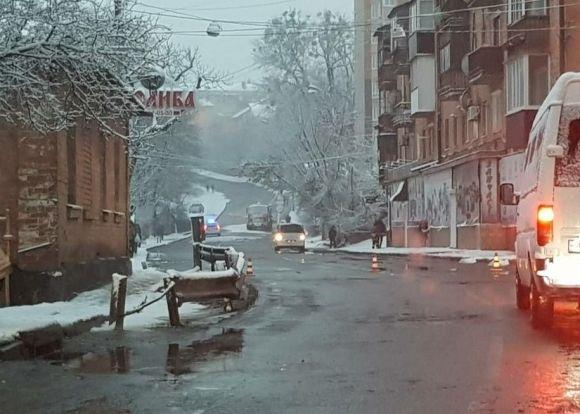 На Коріатовичів «МАЗ» збив електроопору. Як наслідок — величезний затор на Пирогова на сайті 20minut.ua На Коріатовичів «МАЗ» збив електроопору. Як наслідок — величезний затор на Пирогова, фото №1 на сайті 20minut.ua