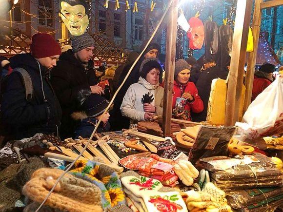 У Хмельницькому під пісні Федишин засвітили головну ялинку міста на сайті vsim.ua У Хмельницькому під пісні Федишин засвітили головну ялинку міста, фото №13 на сайті vsim.ua