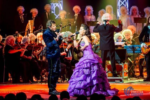 Вінниця зацінила рок-Моцарта з вінничанкою Василенко, солісткою «Pur:Pur», зірками «Х-Фактора» і гітаристами «Юркеш» на сайті 20minut.ua Вінниця зацінила рок-Моцарта з вінничанкою Василенко, солісткою «Pur:Pur», зірками «Х-Фактора» і гітаристами «Юркеш», фото №41 на сайті 20minut.ua