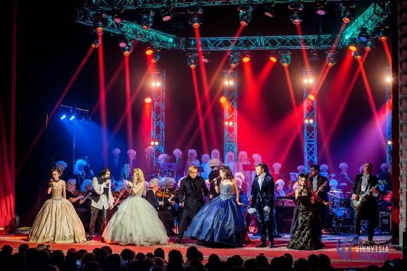 Вінниця зацінила рок-Моцарта з вінничанкою Василенко, солісткою «Pur:Pur», зірками «Х-Фактора» і гітаристами «Юркеш» на сайті 20minut.ua Вінниця зацінила рок-Моцарта з вінничанкою Василенко, солісткою «Pur:Pur», зірками «Х-Фактора» і гітаристами «Юркеш», фото №48 на сайті 20minut.ua