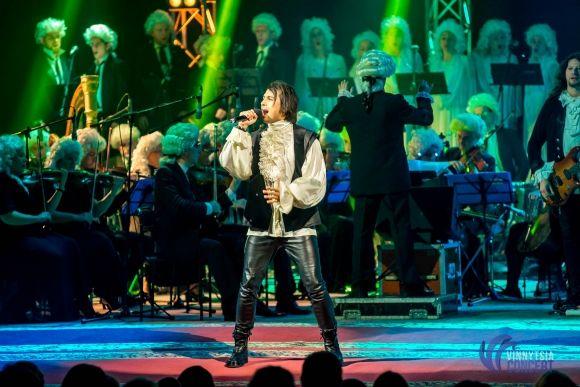 Вінниця зацінила рок-Моцарта з вінничанкою Василенко, солісткою «Pur:Pur», зірками «Х-Фактора» і гітаристами «Юркеш» на сайті 20minut.ua Вінниця зацінила рок-Моцарта з вінничанкою Василенко, солісткою «Pur:Pur», зірками «Х-Фактора» і гітаристами «Юркеш», фото №4 на сайті 20minut.ua