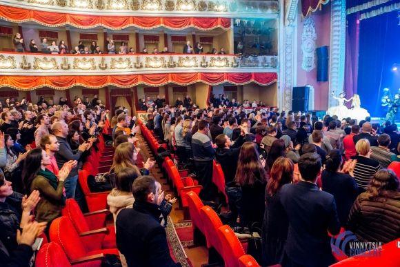 Вінниця зацінила рок-Моцарта з вінничанкою Василенко, солісткою «Pur:Pur», зірками «Х-Фактора» і гітаристами «Юркеш» на сайті 20minut.ua Вінниця зацінила рок-Моцарта з вінничанкою Василенко, солісткою «Pur:Pur», зірками «Х-Фактора» і гітаристами «Юркеш», фото №51 на сайті 20minut.ua