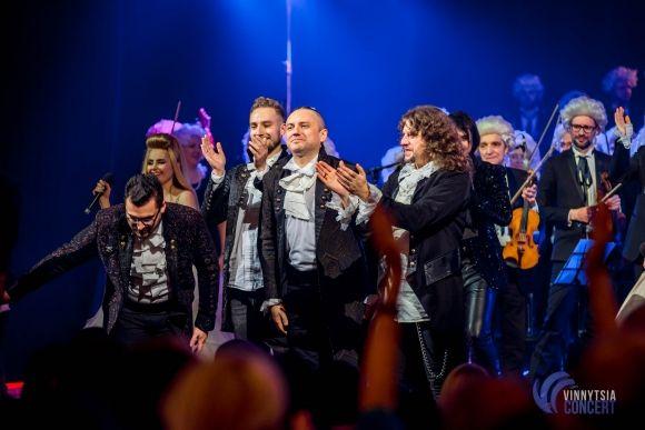 Вінниця зацінила рок-Моцарта з вінничанкою Василенко, солісткою «Pur:Pur», зірками «Х-Фактора» і гітаристами «Юркеш» на сайті 20minut.ua Вінниця зацінила рок-Моцарта з вінничанкою Василенко, солісткою «Pur:Pur», зірками «Х-Фактора» і гітаристами «Юркеш», фото №54 на сайті 20minut.ua