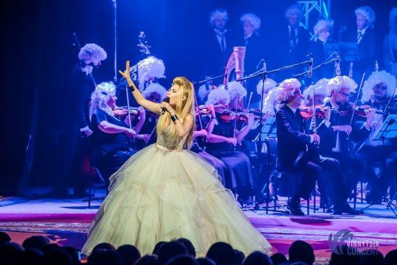 Вінниця зацінила рок-Моцарта з вінничанкою Василенко, солісткою «Pur:Pur», зірками «Х-Фактора» і гітаристами «Юркеш» на сайті 20minut.ua Вінниця зацінила рок-Моцарта з вінничанкою Василенко, солісткою «Pur:Pur», зірками «Х-Фактора» і гітаристами «Юркеш», фото №40 на сайті 20minut.ua