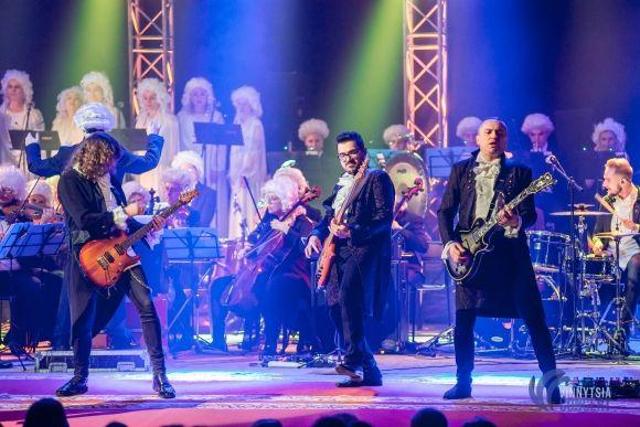 Вінниця зацінила рок-Моцарта з вінничанкою Василенко, солісткою «Pur:Pur», зірками «Х-Фактора» і гітаристами «Юркеш» на сайті 20minut.ua Вінниця зацінила рок-Моцарта з вінничанкою Василенко, солісткою «Pur:Pur», зірками «Х-Фактора» і гітаристами «Юркеш», фото №13 на сайті 20minut.ua