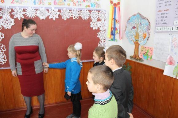 Вчителі вдягли однакові плаття. «Це по-чесному», - кажуть учні на сайті 20minut.ua Вчителі вдягли однакові плаття. «Це по-чесному», - кажуть учні, фото №8 на сайті 20minut.ua